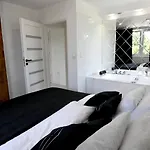 Modrzewiowa Zator شقة فندقية 3*